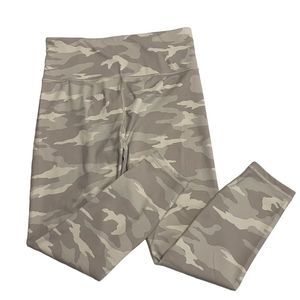 Athleta Womens Elation Camo 7/8 Tight Taupe size medium back stash pocket
